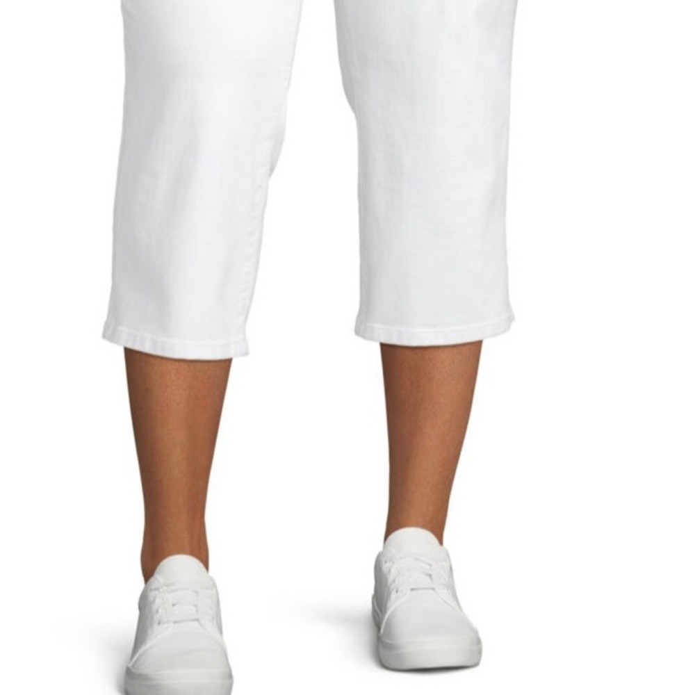 St. John’s Bay White Denim Capris (plus) - Picture 5 of 5